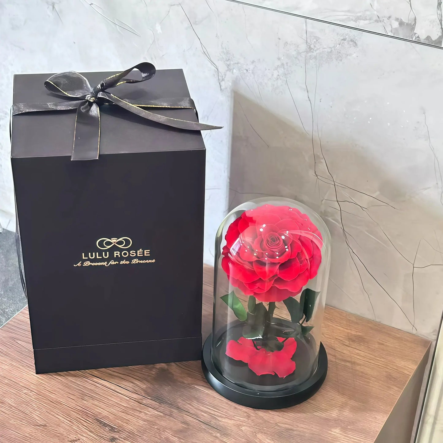 LULU ROSÉE Enchanted Rose Dome with Luxury Gift Box, Preserved Red Rose in Glass Dome