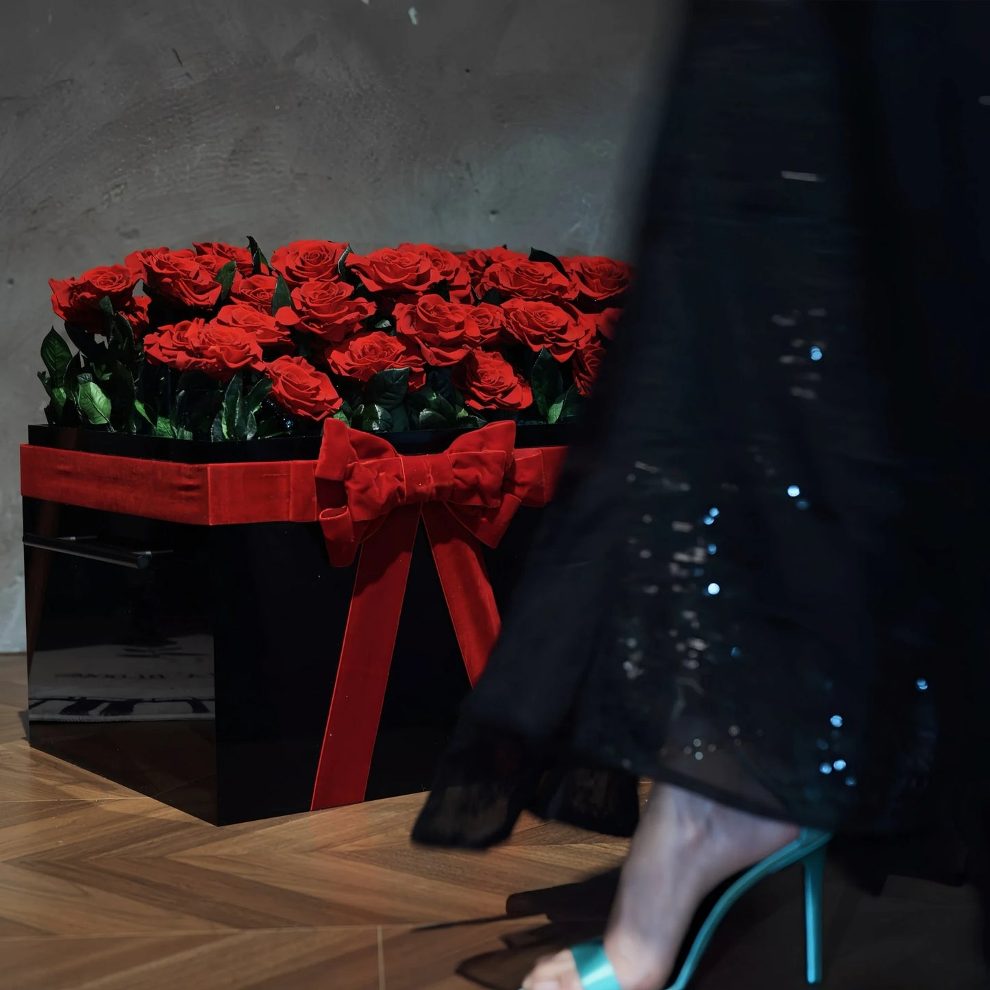 LULU ROSÉE Eternal Rose Garden 52 Red Roses, Preserved Flower Box with Model in Elegant Black Dress